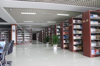 四楼东-文学图书借阅室